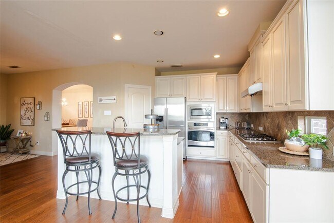 Building Photo - 9629 Planters Row Dr