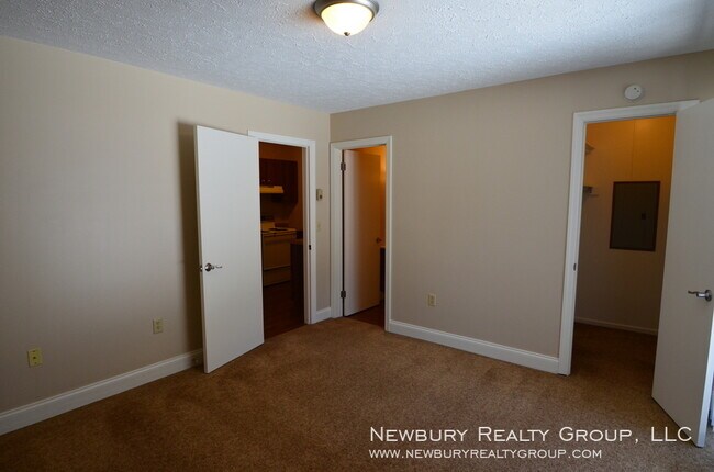 Building Photo - 17 Clearview Meadows