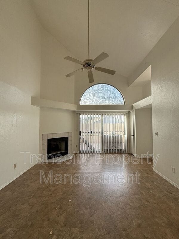 Foto del edificio - 1111 W Summit Pl