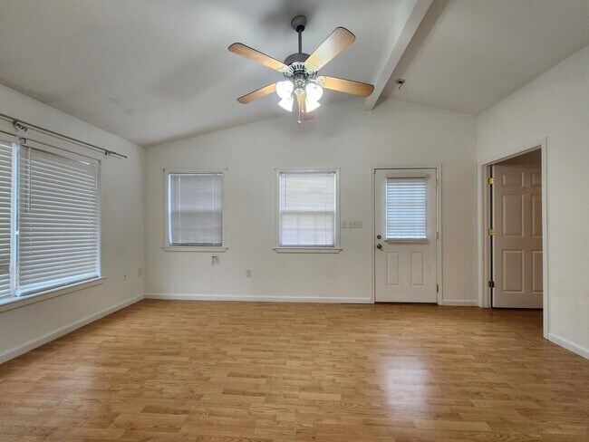 Foto del edificio - 321 Hollywood Blvd NW