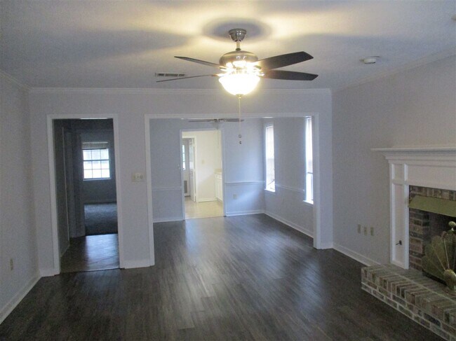Building Photo - 321 Peach Orchard Dr