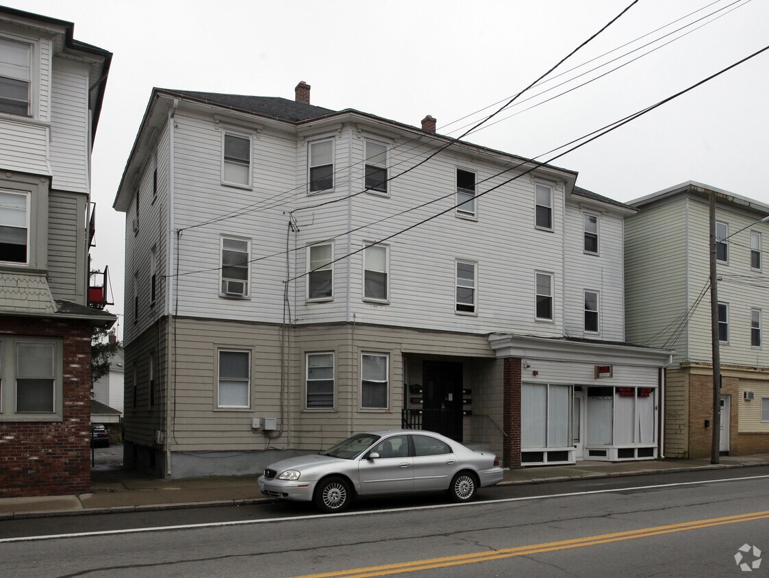 Foto del edificio - 1348 Plainfield St