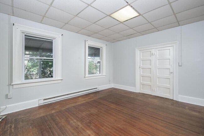 Building Photo - 236 Saratoga St