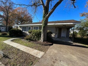 Building Photo - 204 Woodland Cir