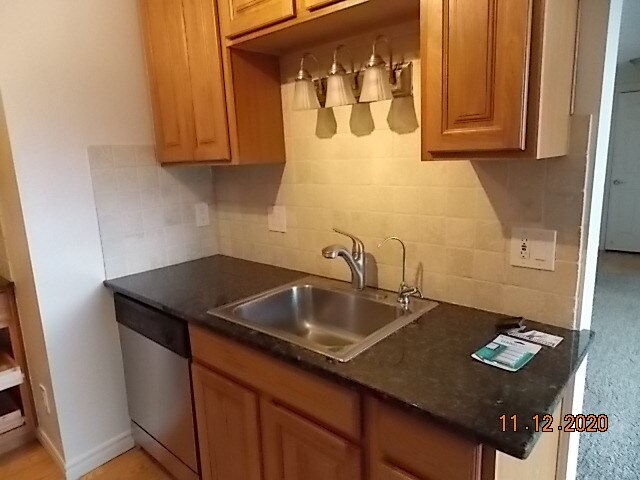 Kitchen - 837 S Cowley St