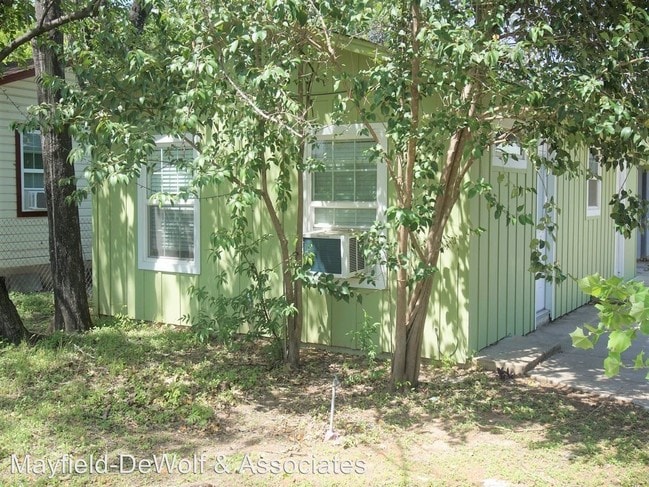 Building Photo - 1706 Riverview St