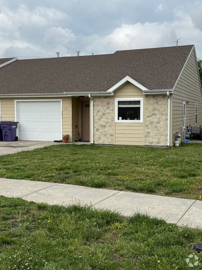 Building Photo - 624 Grainfield St
