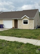 Building Photo - 624 Grainfield St