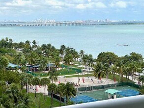 Building Photo - 1717 N Bayshore Dr