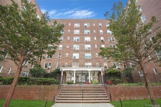 Building Photo - 105-24-105-63 63rd Dr