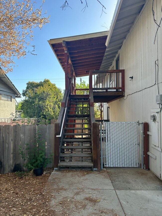 Foto del edificio - Spacious 4-Bedroom Home with Finished Basement & Large Backyard!