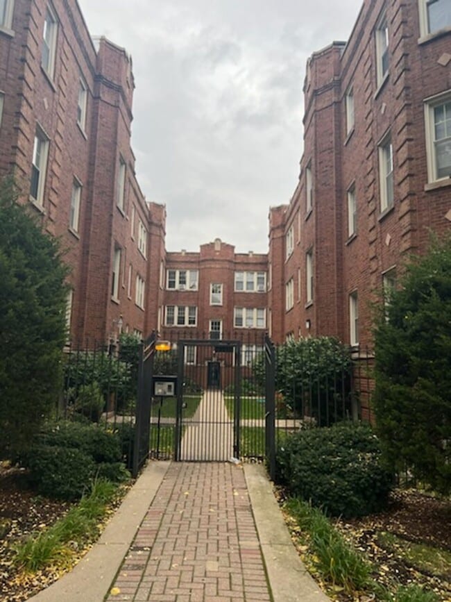 Building Photo - 2607 N Lamon Ave