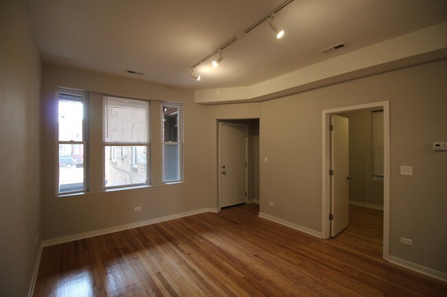 Building Photo - 3640 W Diversey Ave