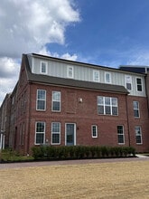 Building Photo - 114 Main St