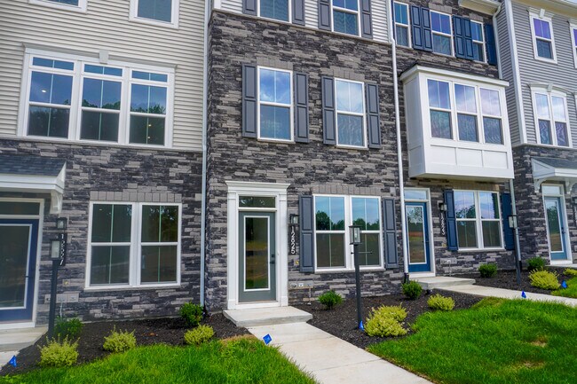 Foto del edificio - 12809 Red Clover Wy