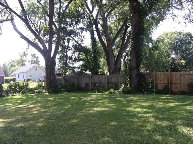 Foto del edificio - 223 W Molloy Rd