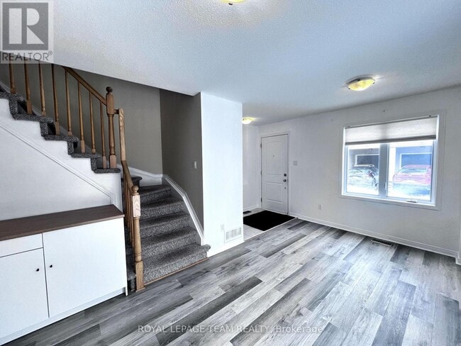 Building Photo - 119 Songbird Private