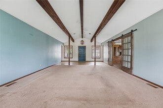 Building Photo - 315 E Fairway Ln