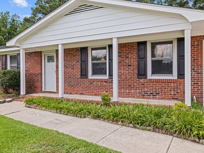 Foto del edificio - Plum Point Estates Beauty