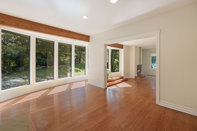 Building Photo - 388 Taconic Rd