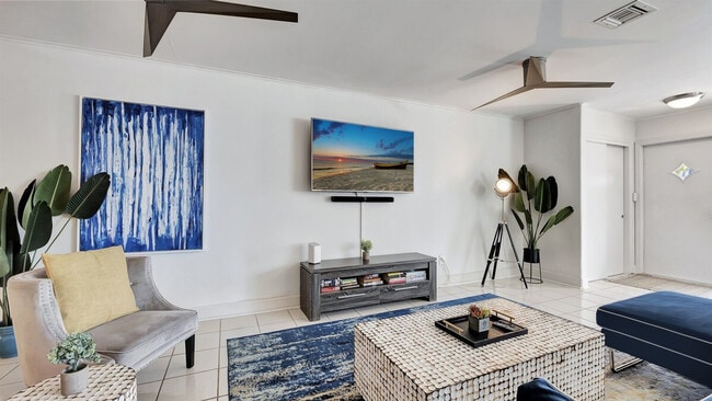 Building Photo - 571 94th Ave N