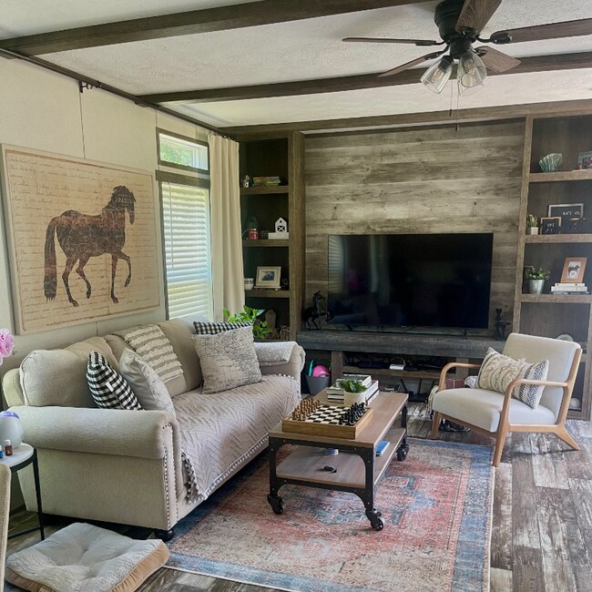 Foto del edificio - 339 Red Briar Ln
