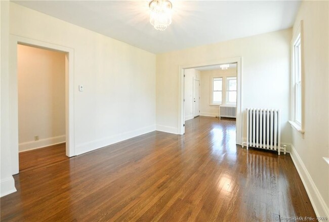 Building Photo - 26 Eastwood Ave