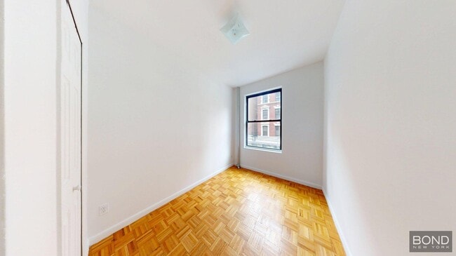 Building Photo - 369 Broome St