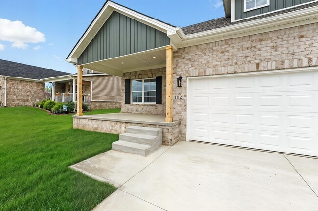 Building Photo - 1112 Mission Dr