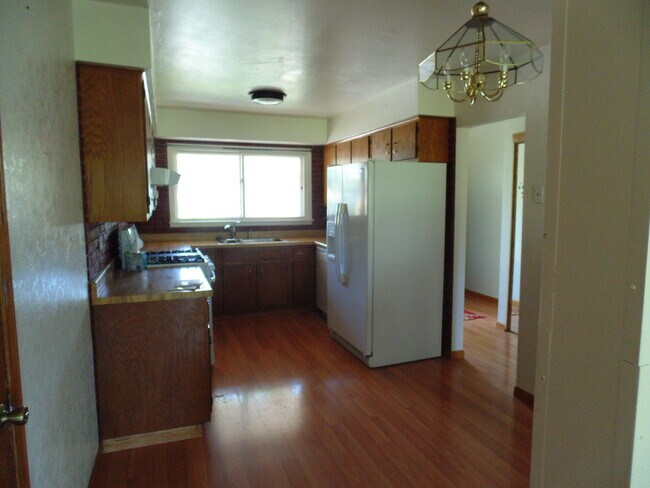 Building Photo - 212 Sumac Ln