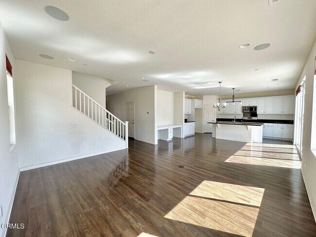 Building Photo - 682 Seine River Way
