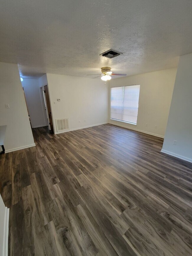 Foto del edificio - College Station - 2 bedroom / 1 bath Duple...
