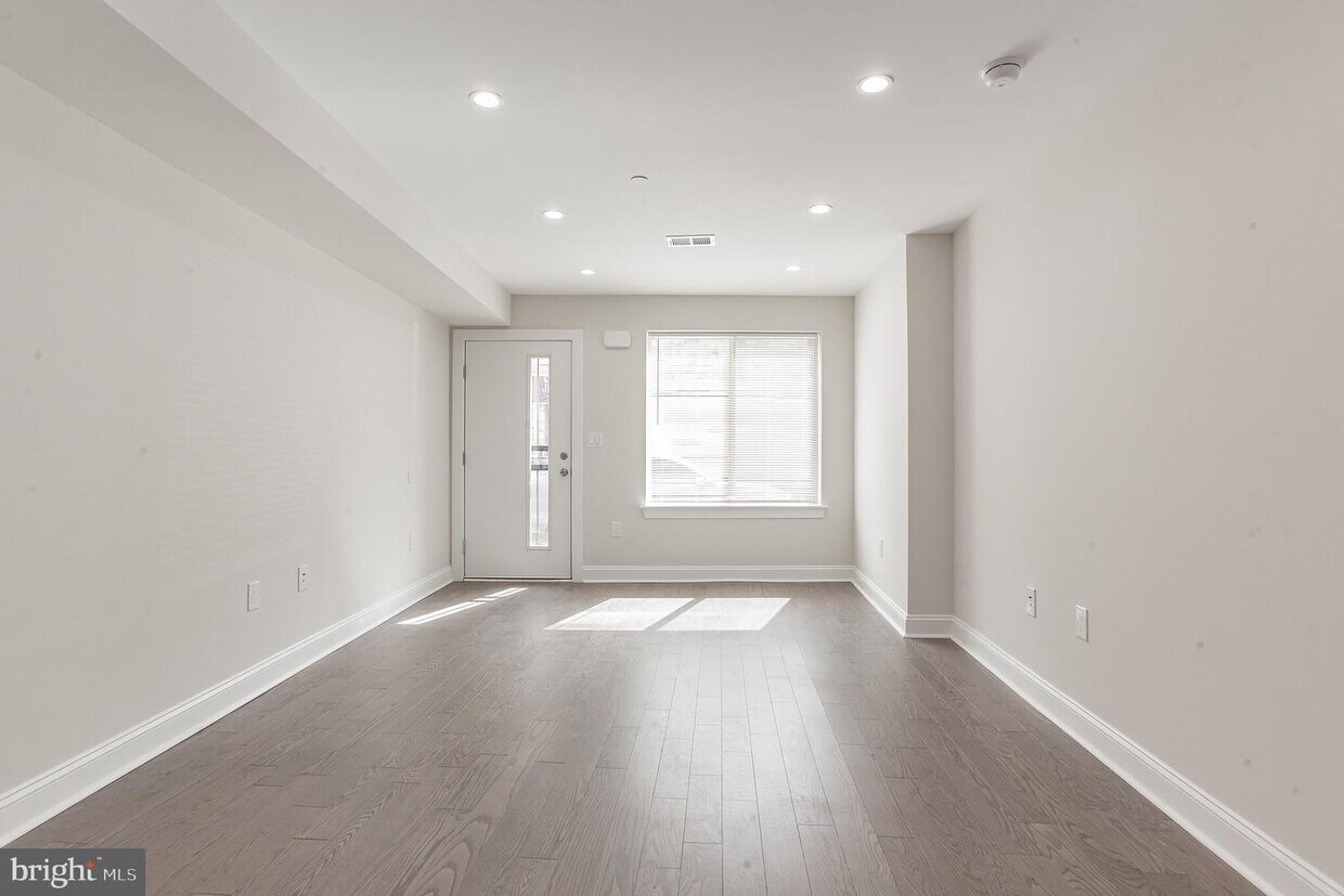 Primary Photo - 2446 Frankford Ave
