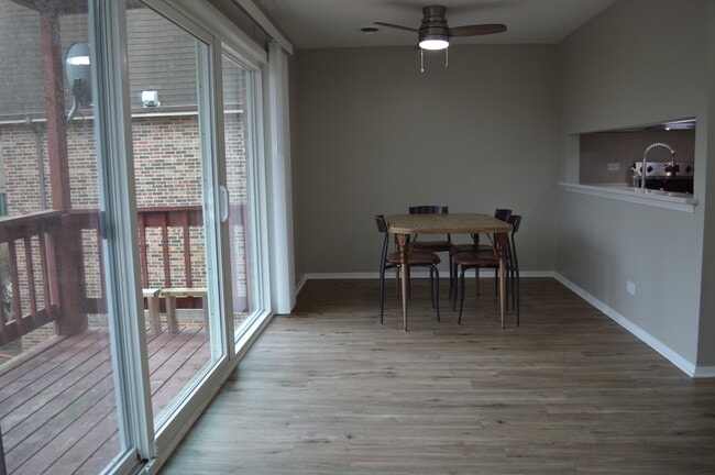 Foto del edificio - 255 E Court of Shorewood