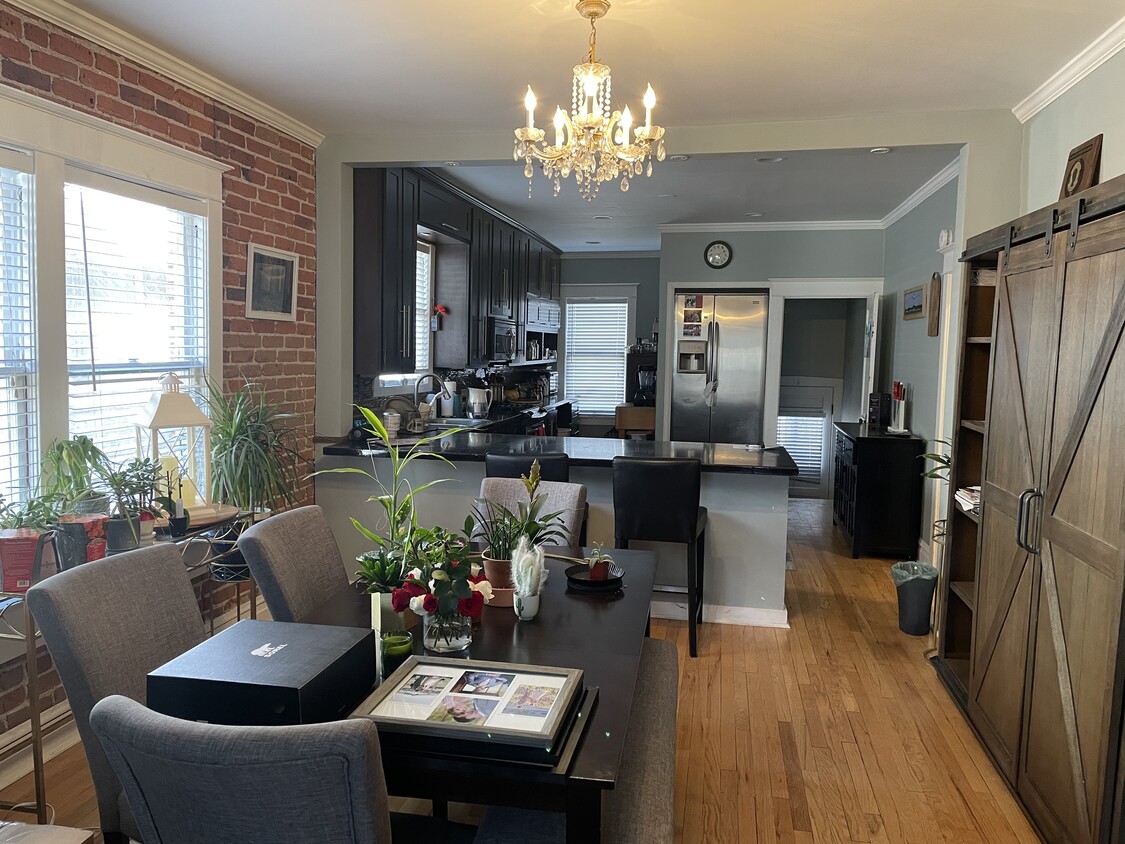 Open Floor plan - 1256 Monroe St