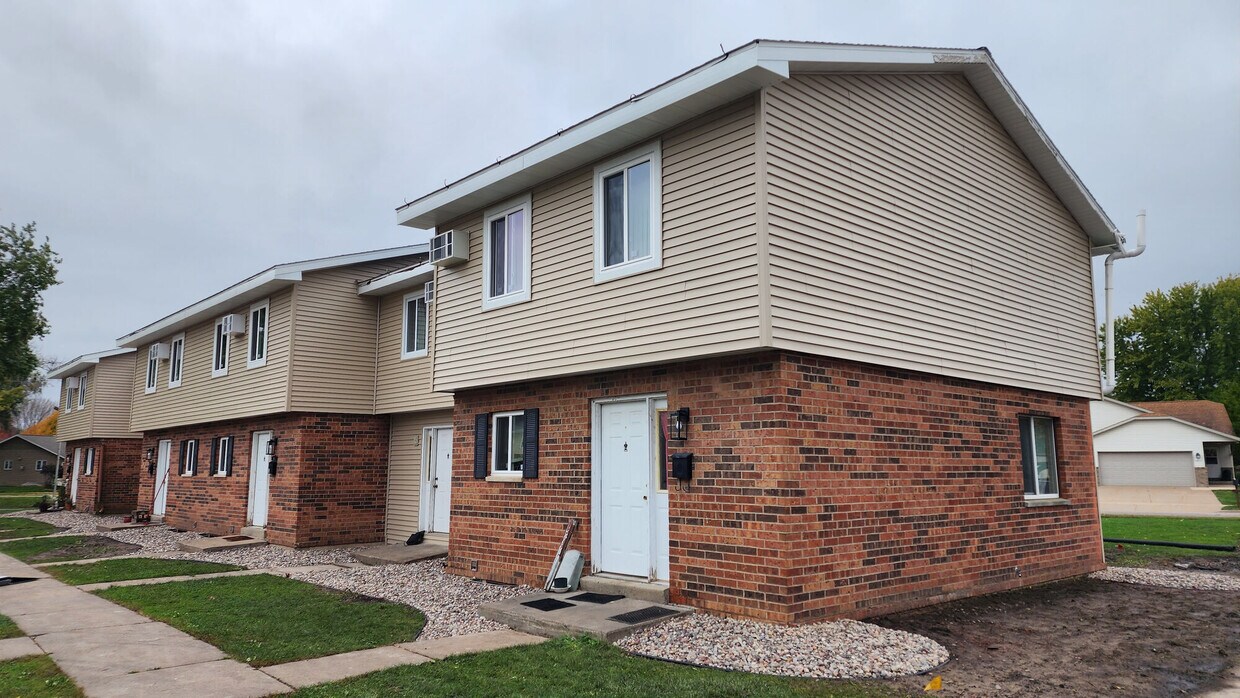 Arrowhead Apartments and Townhomes Apartments in La Crosse, WI