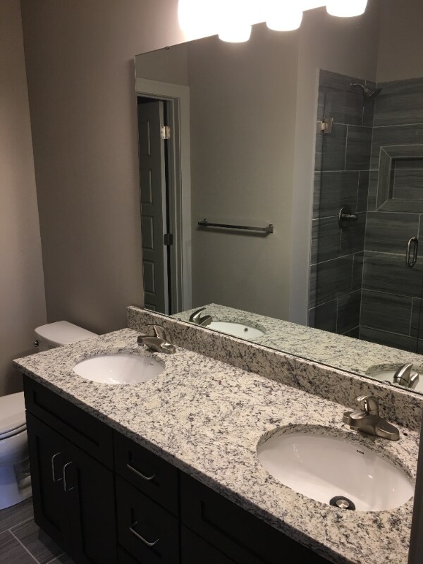 Building Photo - 15856 Valley View Dr