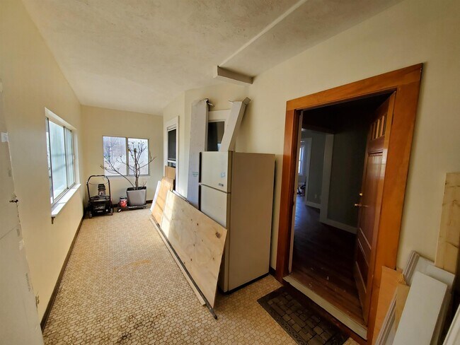 Building Photo - 93 Thorndike St
