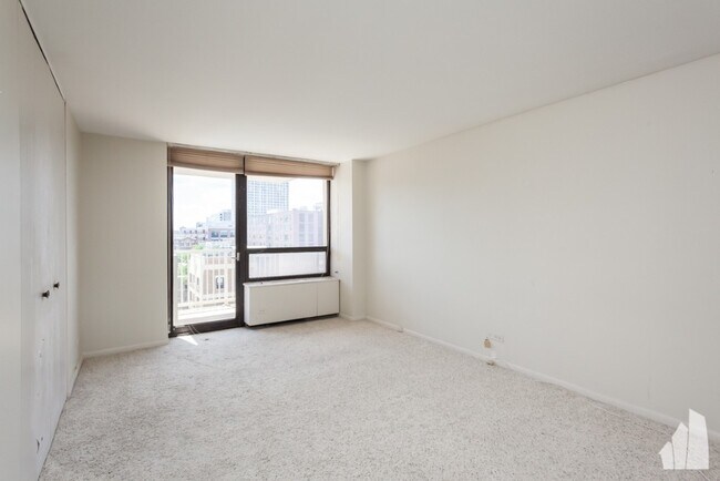 Foto del edificio - 3930 N Pine Grove Ave