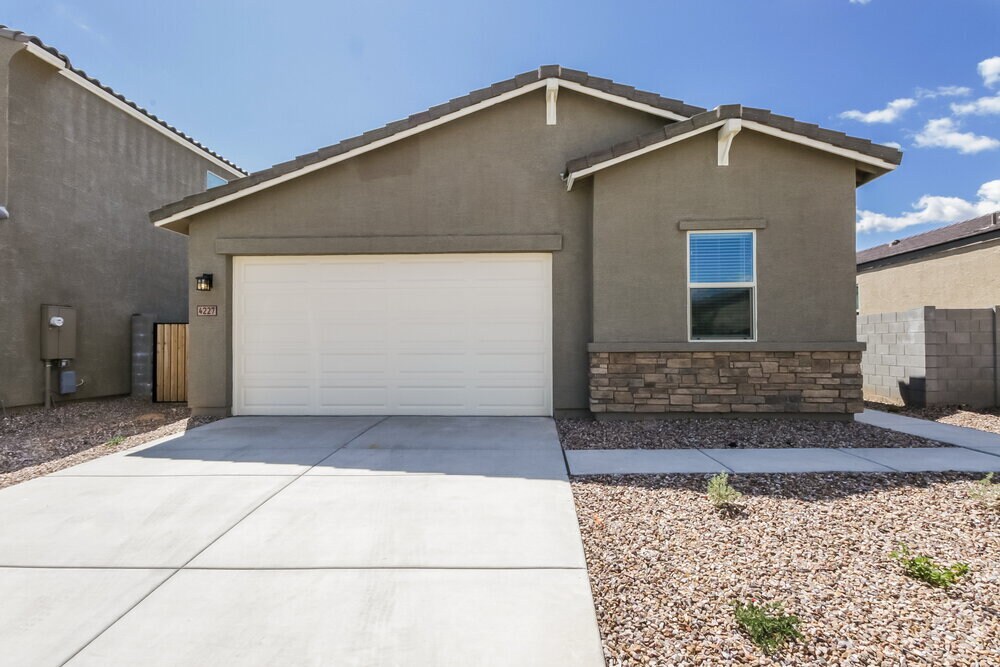 Foto principal - 4227 W Coneflower Ln