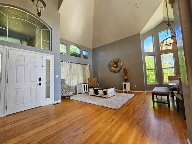 Building Photo - 1550 S De Gaulle Cir