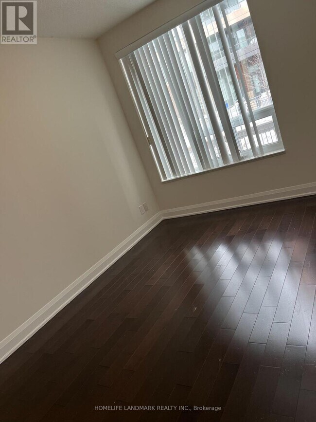 Photo du bâtiment - 8228-8228 Birchmount Rd