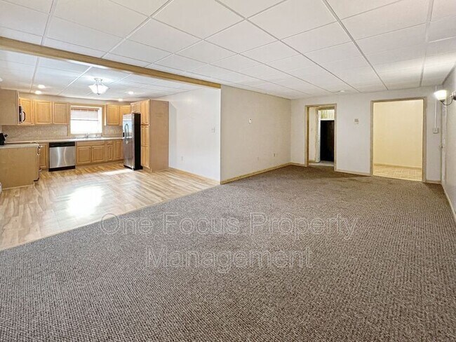 Building Photo - 1585 W Southern Ave