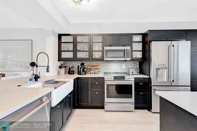 Building Photo - 6093 Pointe Regal Cir