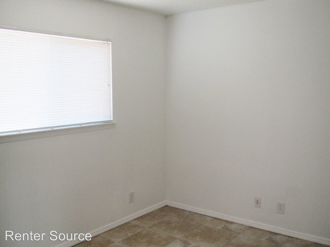 Building Photo - 229 Hanosh Ct SE