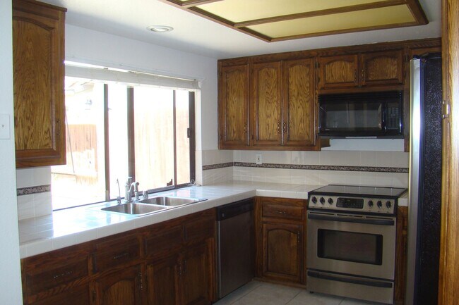 Foto del edificio - 3bd/2bath home in Vandenberg Village, Lompoc Ca