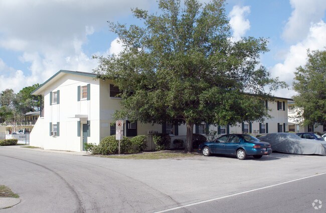Building Photo - Village Greene