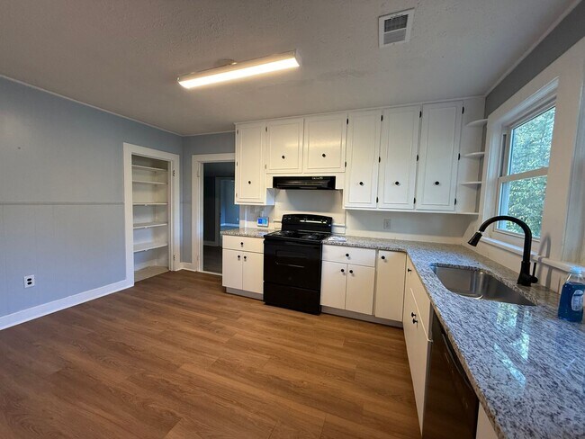 Foto del edificio - Charming Remodeled 3/2 in Rome, GA