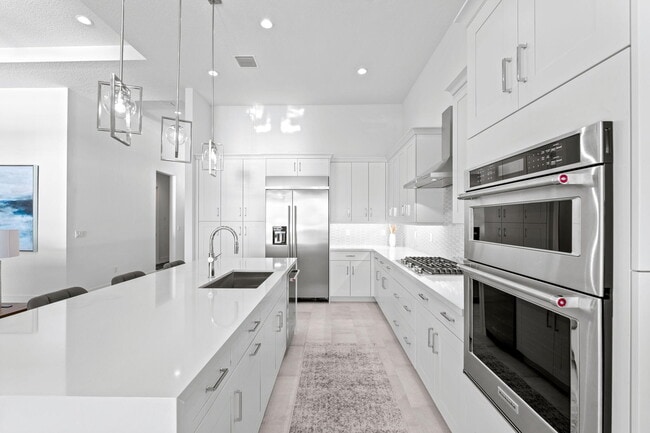 Building Photo - 10099 Regency Wy