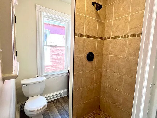 Foto del edificio - beautifully updated 3-bedroom, 1-bathroom townhouse